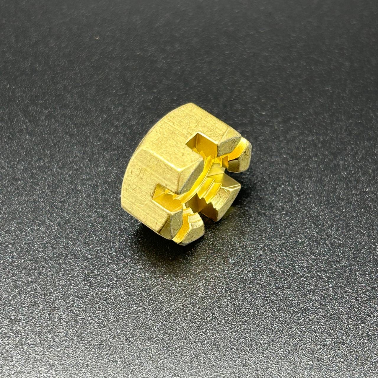 Гайка бронзовая диам. 10 мм PROP NUT (Quicksilver)