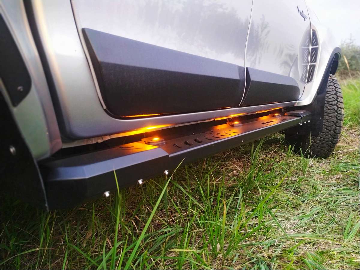 картинка Пороги силовые Toyota HILUX с 2015 алюминиевые