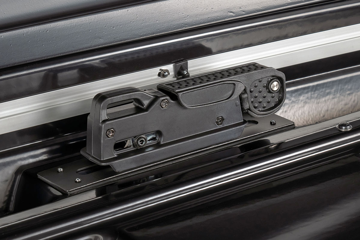 картинка Бокс автомобильный на крышу Pentair COBRA 520L черный глянец, двусторонний