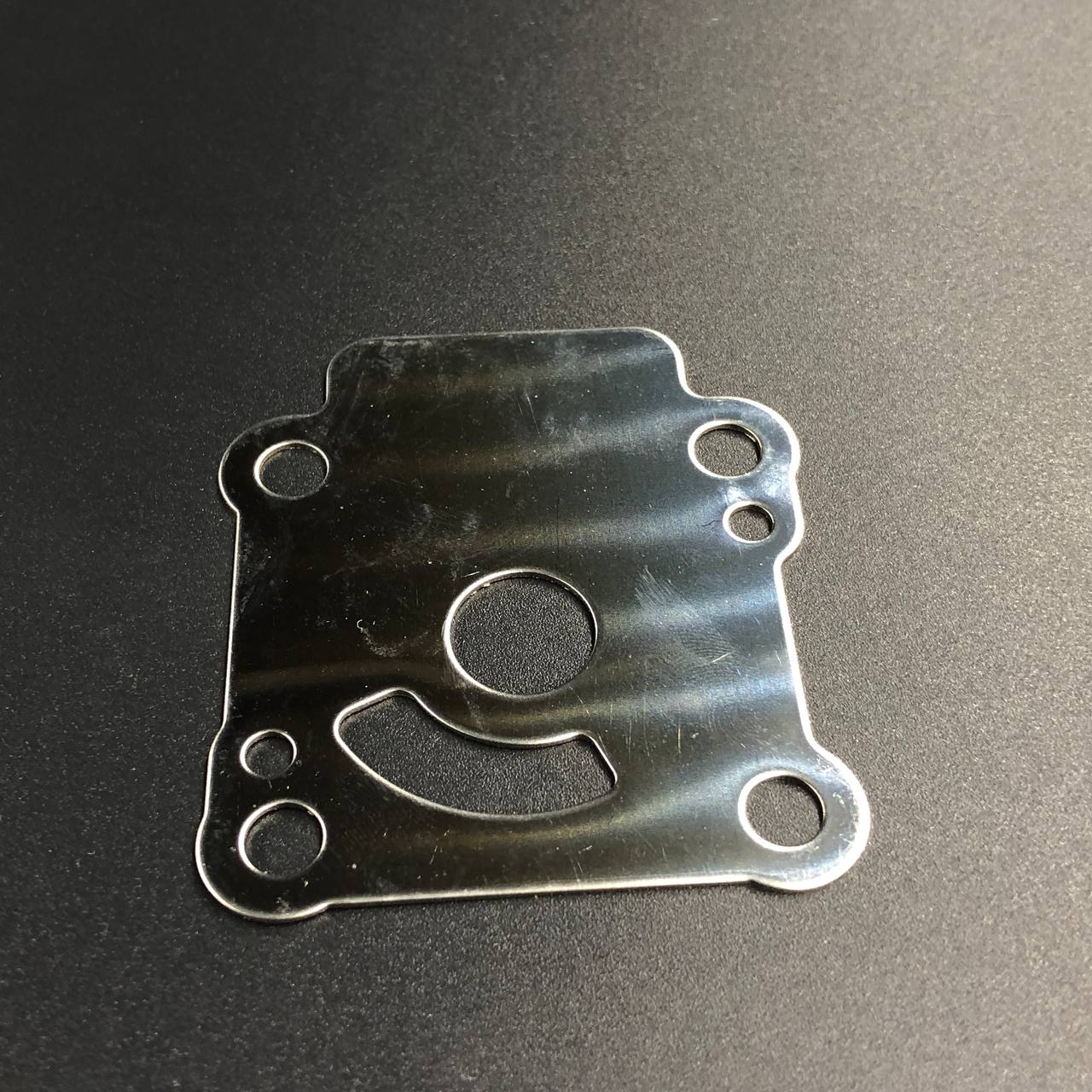 картинка Пластина помпы охлаждения Tohatsu 8-9.8, MFS8 (Omax)