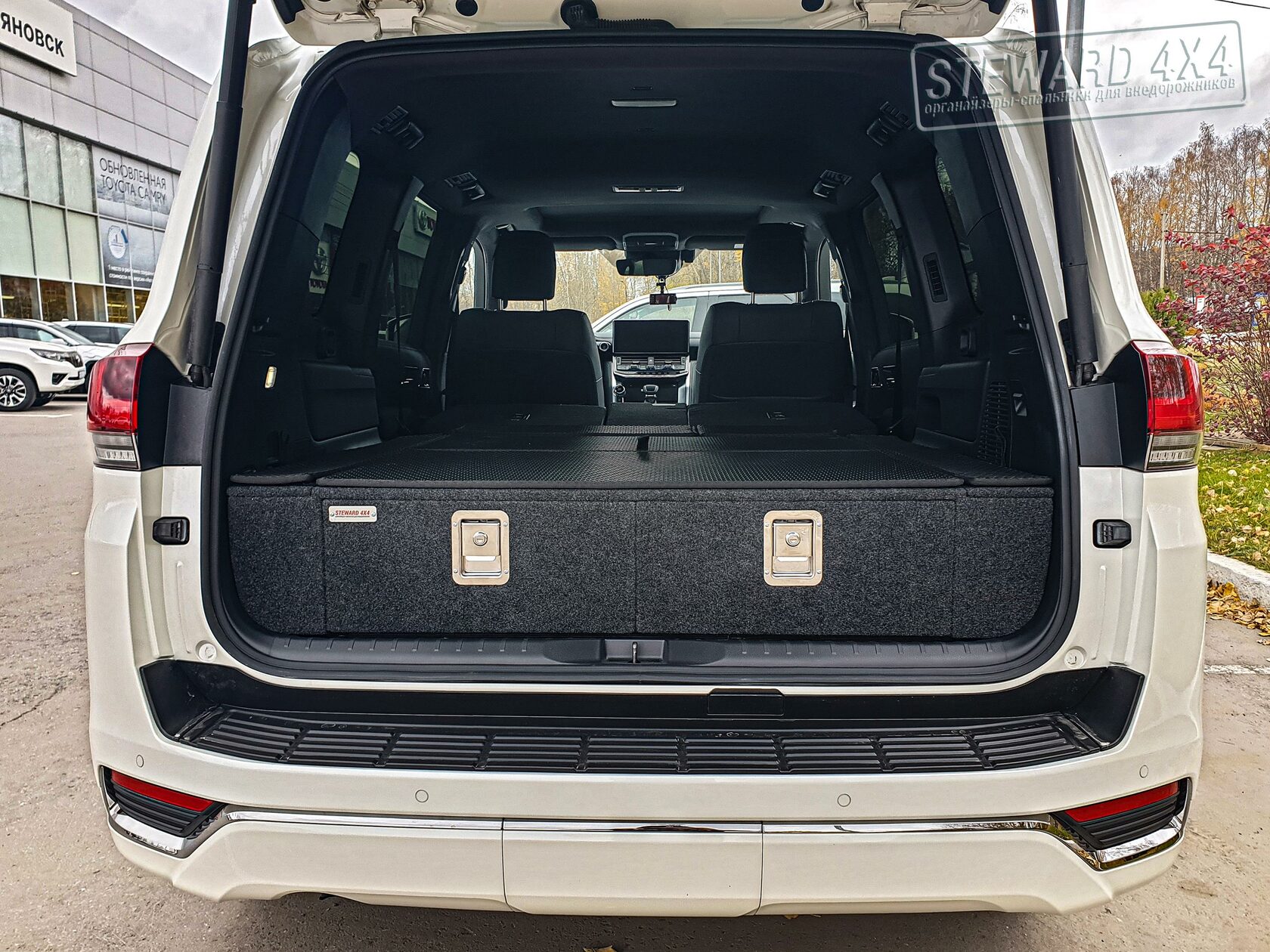 Органайзер Toyota Land Cruiser 300 Премиум 5 мест