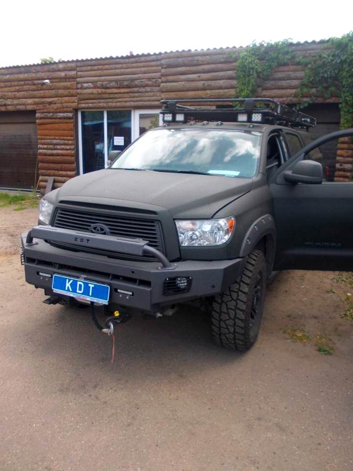 картинка Бампер передний KDT с местами под штатные ПТФ III поколения Tundra