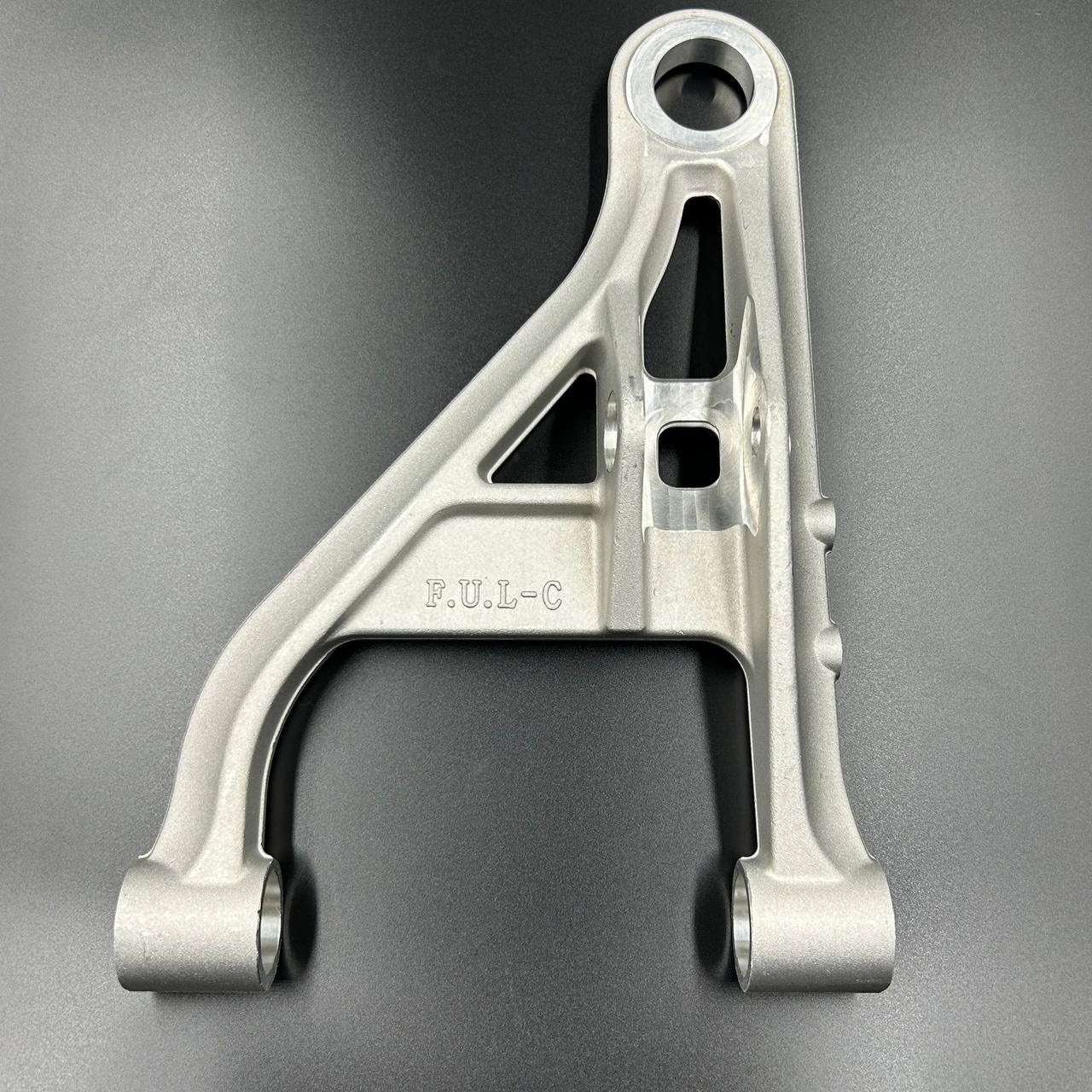 картинка Рычаг подвески (Передний, левый, верхний) CFM X8 (ZIBO)