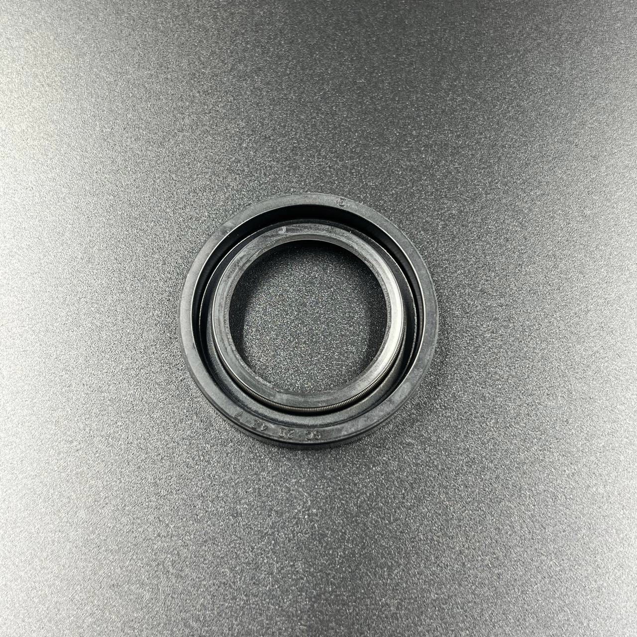 картинка Сальник Yamaha (93101-28M16; 93101-28004) (28x43x7) (KACAWA)