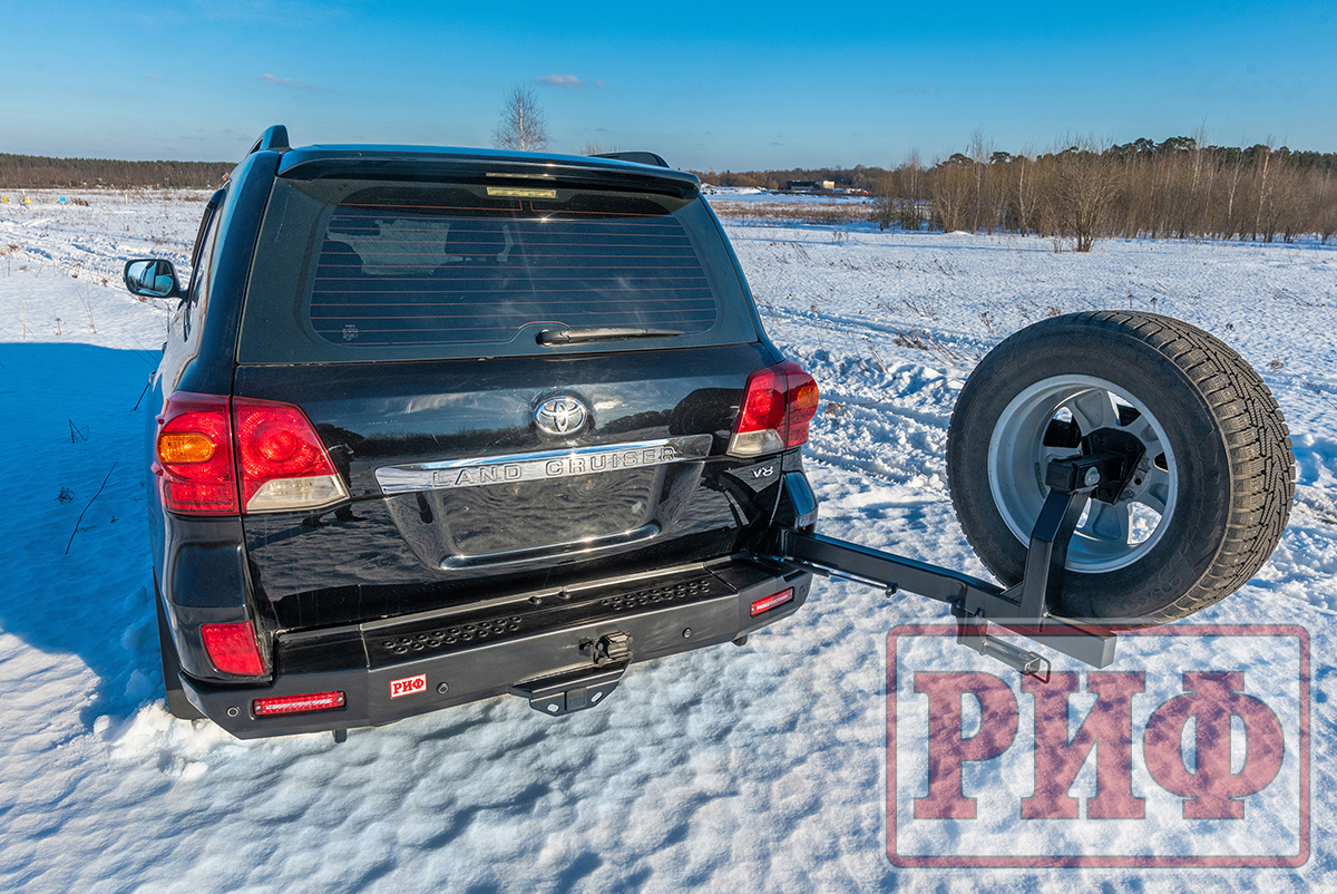 картинка Бампер задний РИФ Toyota Land Cruiser 200 2013-2015 с квадратом под фаркоп, калиткой, фонарями, подс