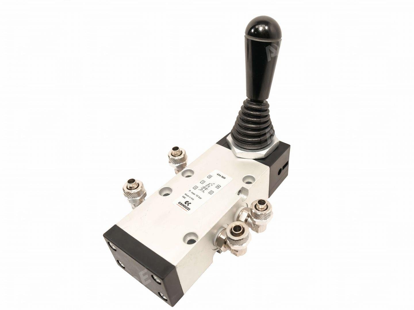 картинка Система управления механизмом подъема оси полуприцепа (Camozzi)