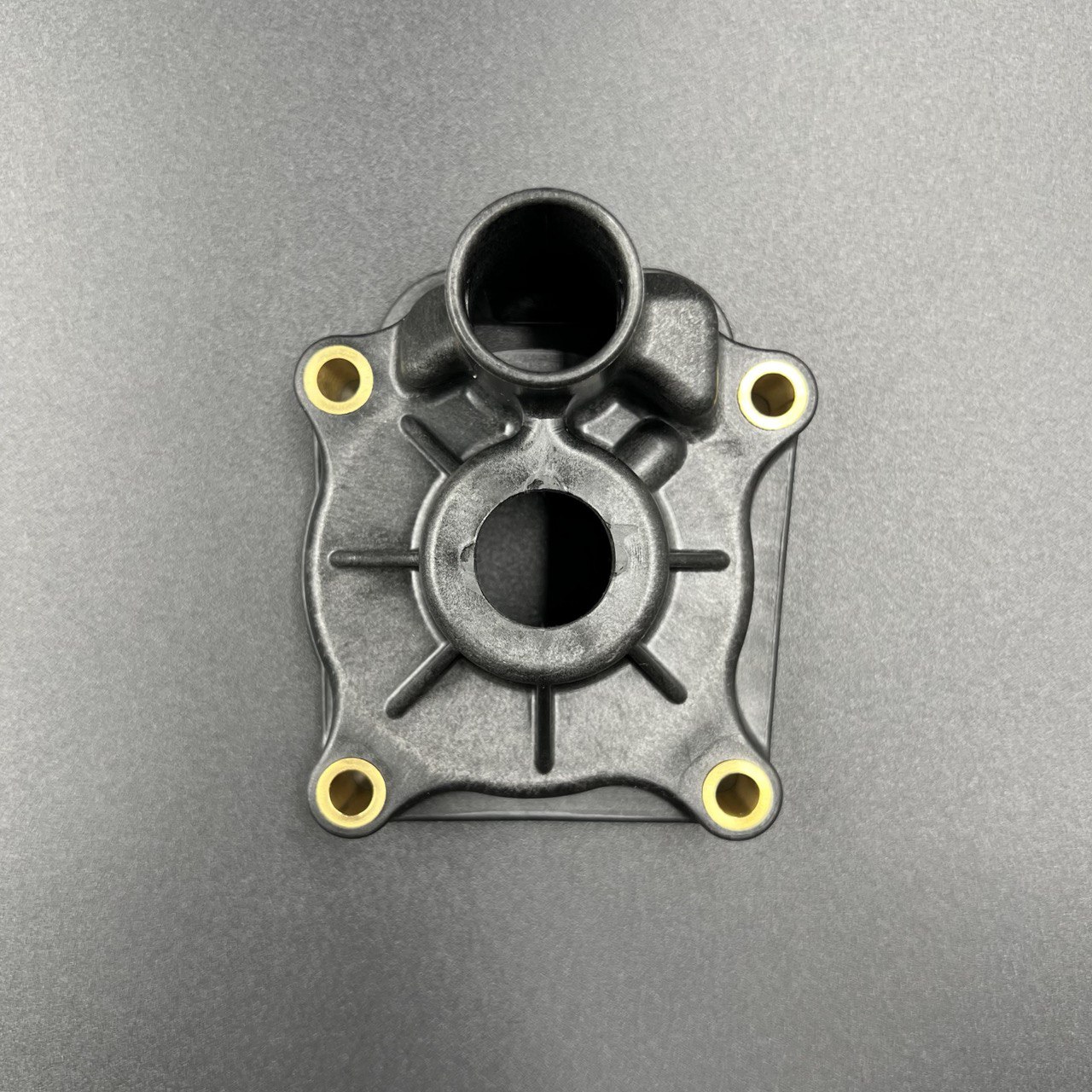 картинка Корпус помпы охлаждения Suzuki DF40-60(A) (Suzuki)