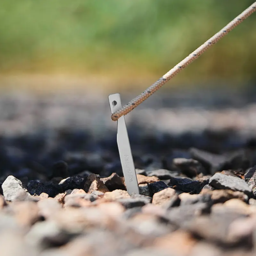 картинка Колышки Naturehike алюминиевые (8 шт.) 20 см, черные, V-образные