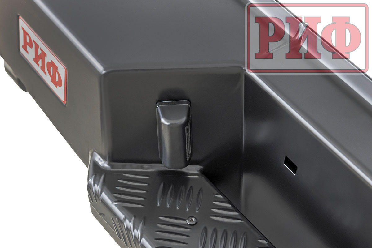 картинка Бампер задний РИФ Isuzu D-MAX с квадратом под фаркоп и фонарями, стандарт