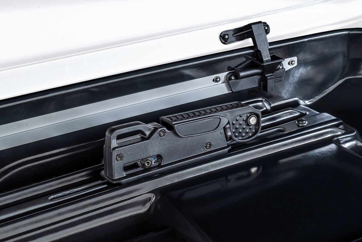 картинка Бокс автомобильный на крышу Pentair COBRA 390L белый глянец, двусторонний