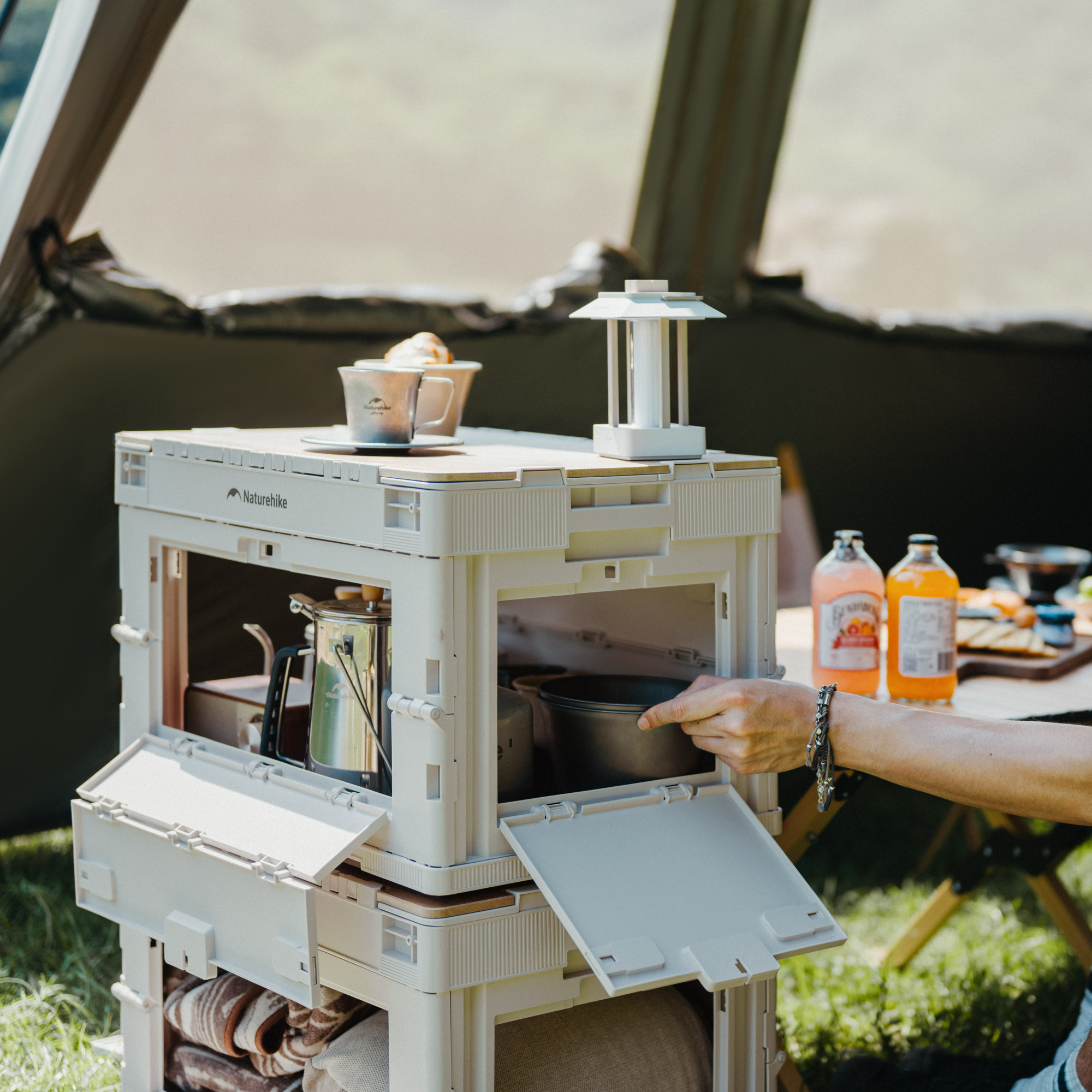 картинка Ящик туристический Naturehike 52 л, трансформер, со столешницей, бежевый