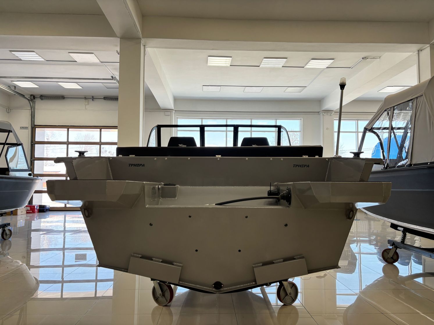 картинка Моторная лодка, Триера 460 BR_new, серый