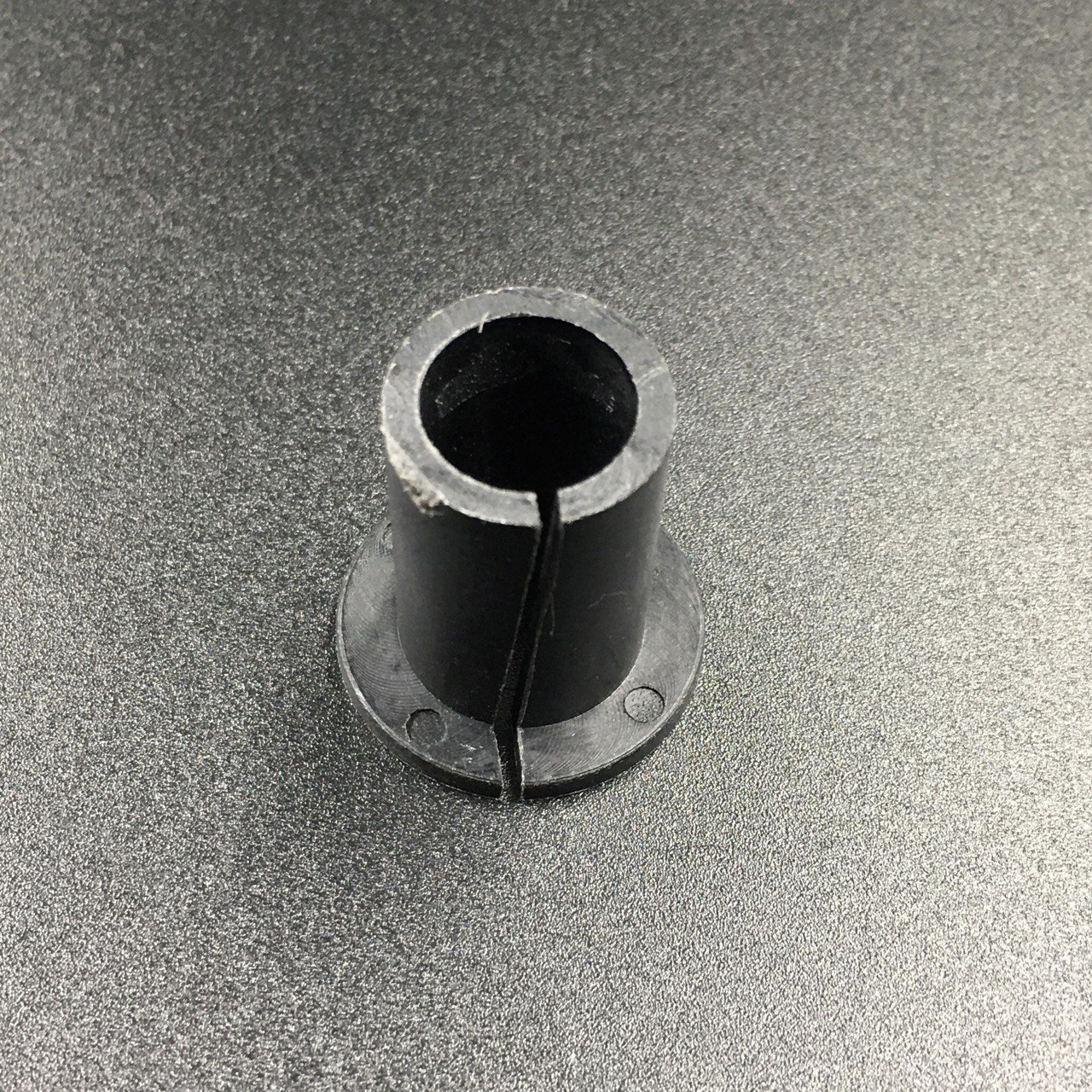 картинка Втулка струбцины пластиковая Yamaha 20-40, F25-45 (PREMARINE)